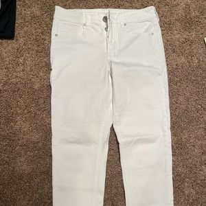 American eagle tomgirl jean size 6 white